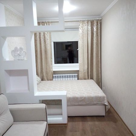 Two-Bedroom Apartment In The Center Khmel'nyts'kyy Exterior foto